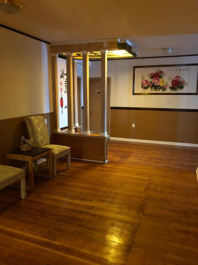 Heritage Place Hotel Gravelbourg Экстерьер фото