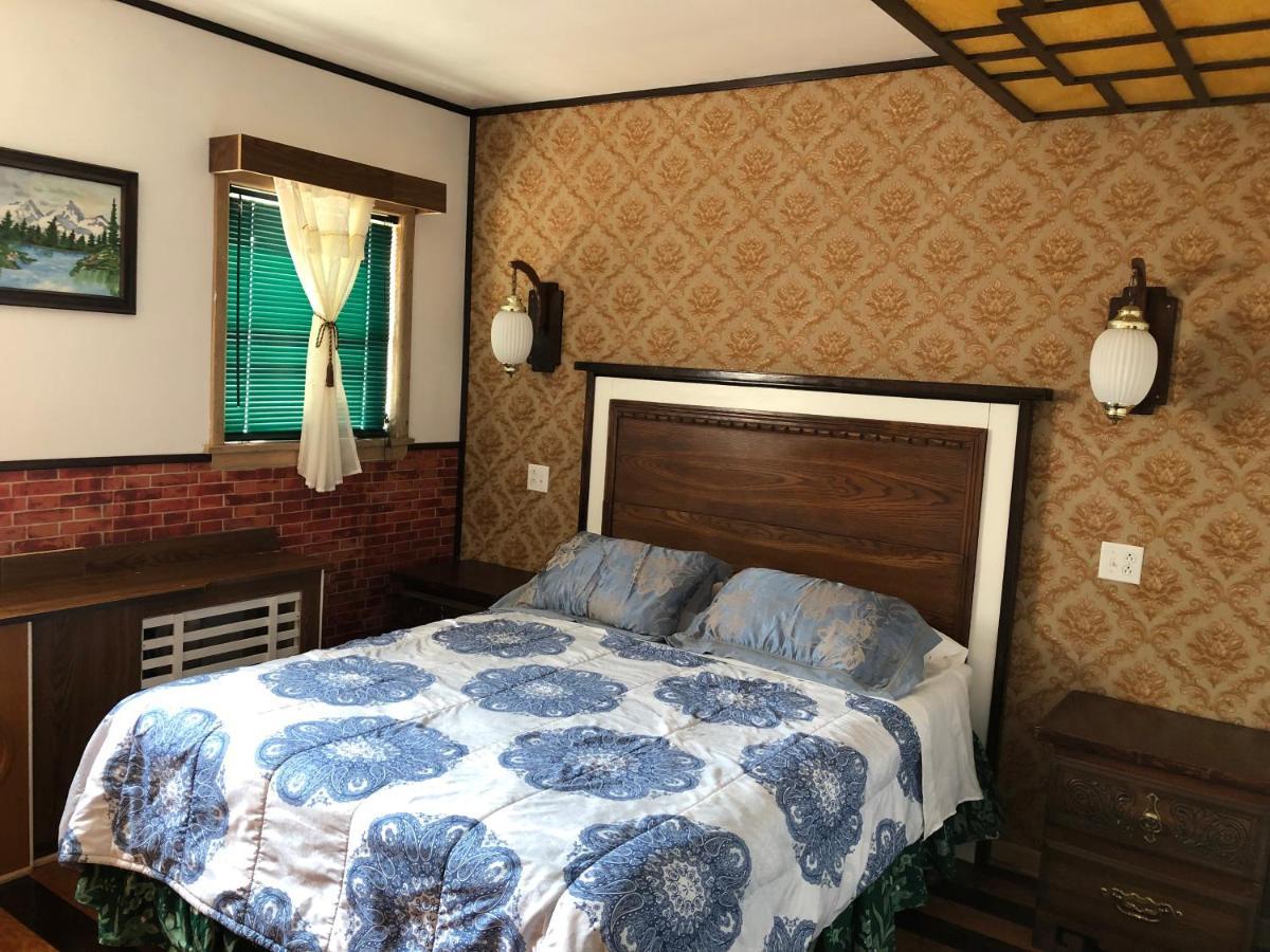 Heritage Place Hotel Gravelbourg Экстерьер фото