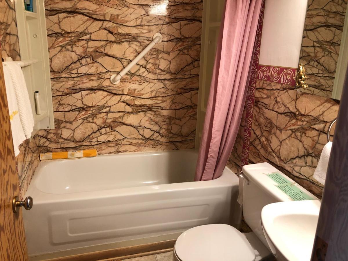 Heritage Place Hotel Gravelbourg Экстерьер фото