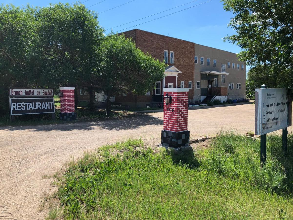 Heritage Place Hotel Gravelbourg Экстерьер фото