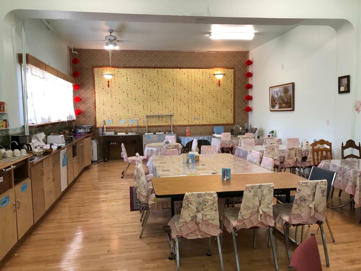 Heritage Place Hotel Gravelbourg Экстерьер фото